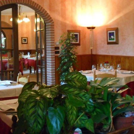 Ristorante Albergo Da Maurizio Cravanzana Exteriör bild