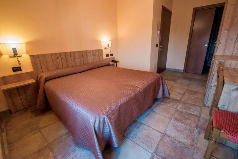 Ristorante Albergo Da Maurizio Cravanzana Exteriör bild