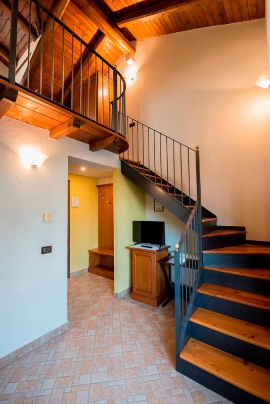 Ristorante Albergo Da Maurizio Cravanzana Exteriör bild