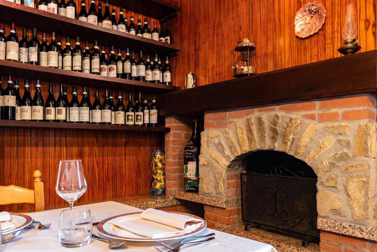 Ristorante Albergo Da Maurizio Cravanzana Exteriör bild