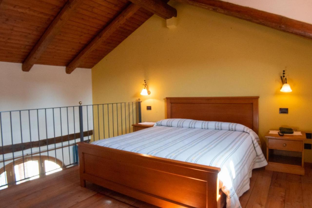 Ristorante Albergo Da Maurizio Cravanzana Exteriör bild