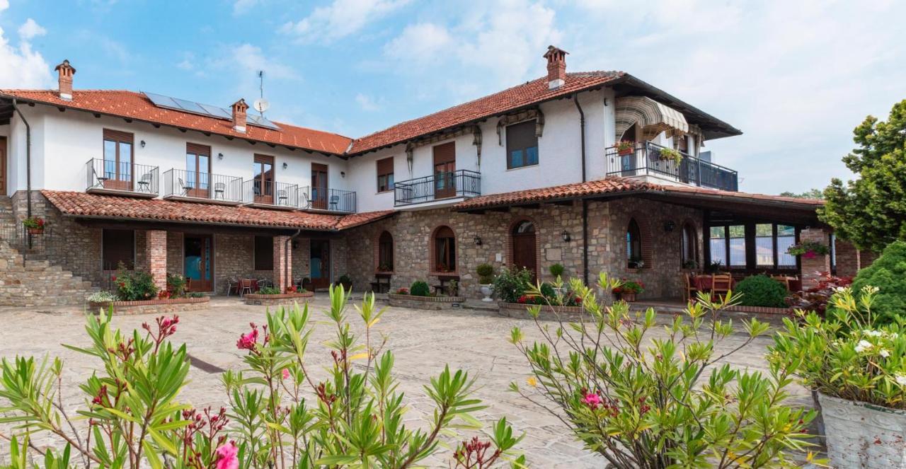Ristorante Albergo Da Maurizio Cravanzana Exteriör bild